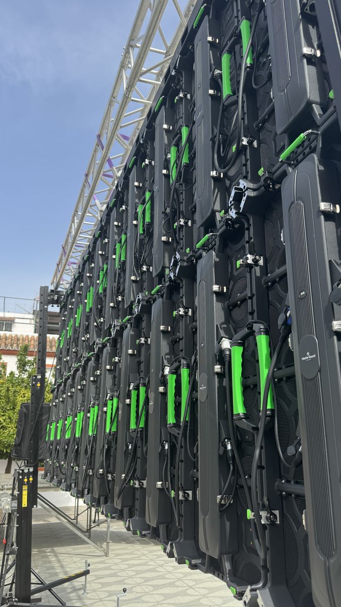 Primer plano de un panel de videowall LED en color verde